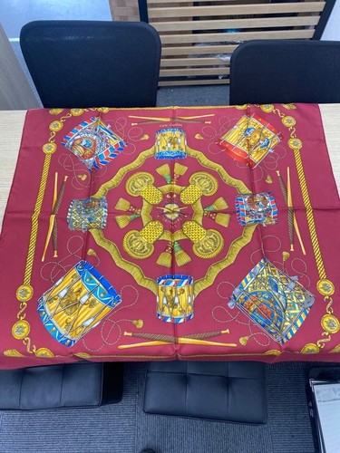 Near mint hermes carre silk - near, 90